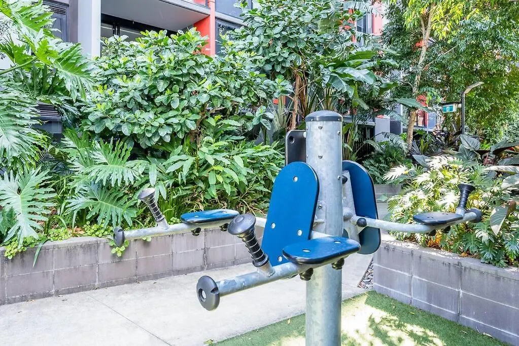 Vibrant Inner City Living 1 Bedroom Apartment Brisbane 0*,